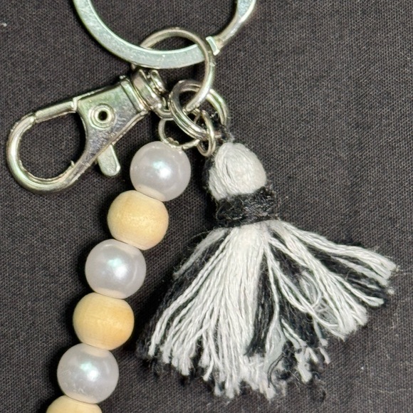 Hand Crafted Modern Pearl Beaded Key Chain With Angel & Tassel - NEW - Picture 4 of 11
